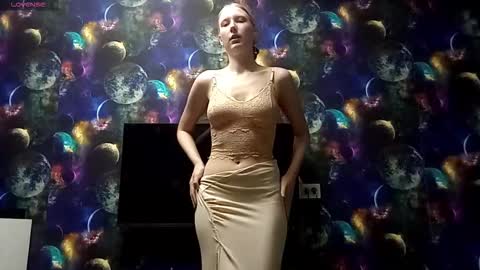 Monica online show from November 28, 3:25 pm