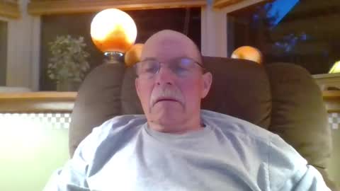 aguynrkfrd online show from May 31, 9:38 am