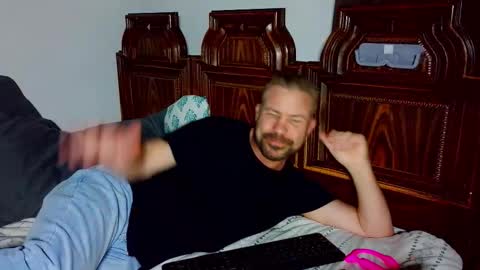 Blue Eyed Handsome Man online show from February 13, 8:16 pm