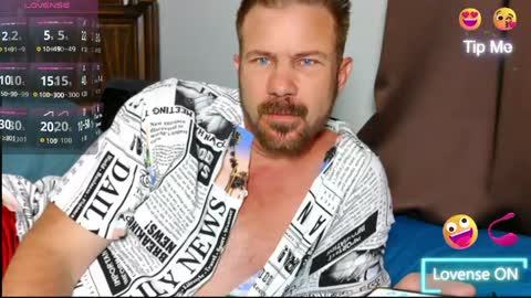 Blue Eyed Handsome Man online show from May 15, 1:12 am