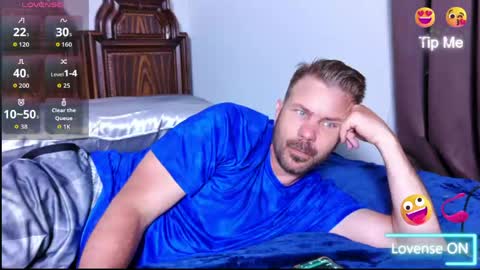 Blue Eyed Handsome Man online show from May 26, 1:23 am