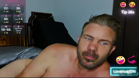 Snapshot of ahardman10 chatting on May 31, 2:09 am Blue Eyed Handsome Man online show from May 31, 2:09 am