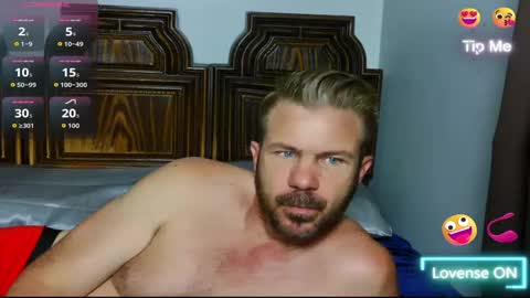 Snapshot of ahardman10 chatting on June 2, 1:29 am Blue Eyed Handsome Man online show from June 2, 1:29 am