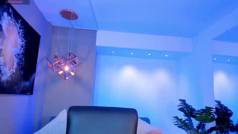 aidajoness online show from December 1, 11:15 am