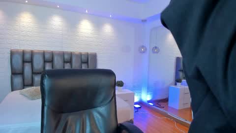 aidajoness online show from May 21, 11:39 am