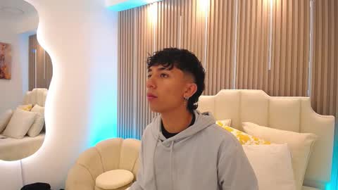 Aiden online show from March 18, 1:14 pm