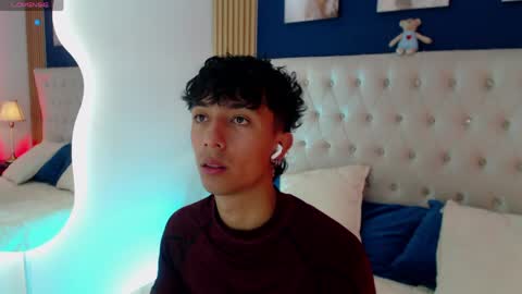 Aiden online show from March 28, 1:11 pm