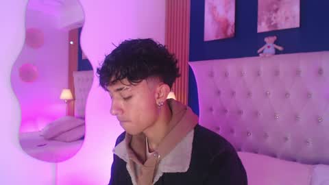 Aiden online show from April 8, 12:49 pm