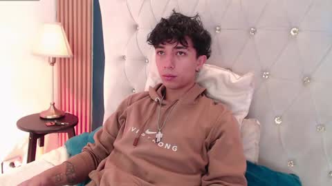 Snapshot of aiden_rivers_ chatting on June 5, 1:06 pm Aiden online show from June 5, 1:06 pm
