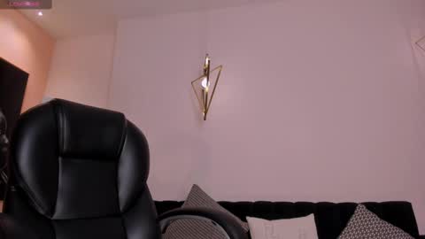 Snapshot of aileenvega chatting on February 19, 8:20 pm AILEEN VEGA online show from February 19, 8:20 pm