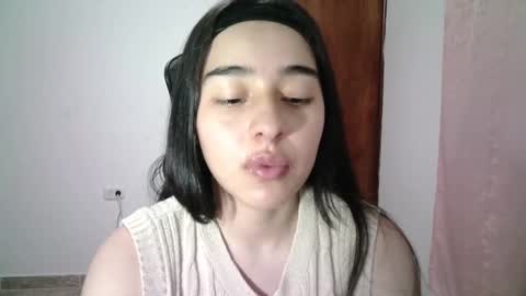 Snapshot of aineangeel chatting on October 11, 12:43 am AINE online show from October 11, 12:43 am