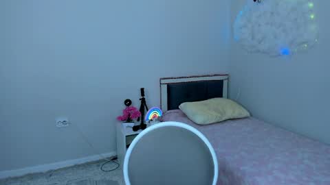 Snapshot of ainel_kim chatting on May 22, 5:03 am Ainel online show from May 22, 5:03 am