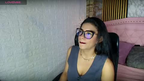 aisha__cambell online show from May 2, 10:42 am