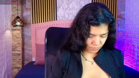 aisha__cambell online show from May 21, 11:17 am