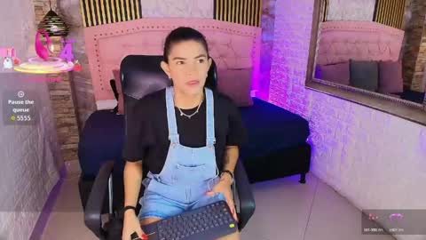 aisha__cambell online show from May 29, 11:30 am