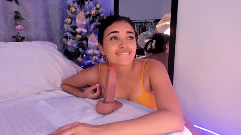 Snapshot of aisha_es chatting on December 9, 5:30 pm Aisha online show from December 9, 5:30 pm