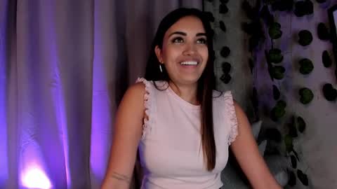 Snapshot of aisha_es chatting on March 5, 8:53 pm Aisha online show from March 5, 8:53 pm