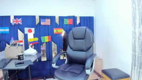 Snapshot of aisha_hotts777 chatting on July 1, 6:40 pm Aisha online show from July 1, 6:40 pm