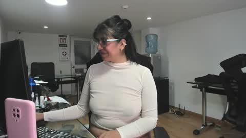Katie   online show from November 19, 3:23 pm