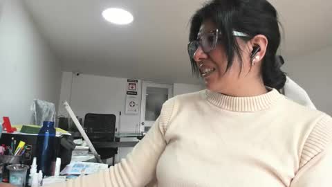 Katie   online show from November 25, 2:50 pm