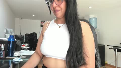 Katie   online show from December 1, 3:06 pm