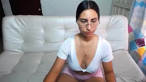 aisha_stacey0410 online show from March 7, 3:09 pm