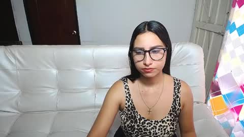 aisha_stacey0410 online show from April 5, 3:09 pm