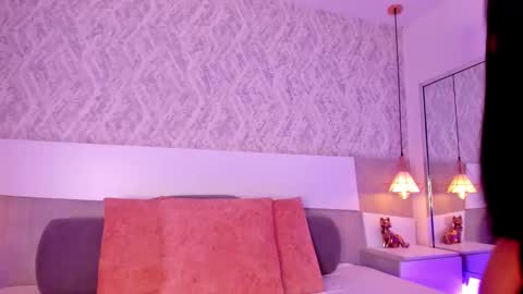 Aisha online show from October 9, 4:05 pm