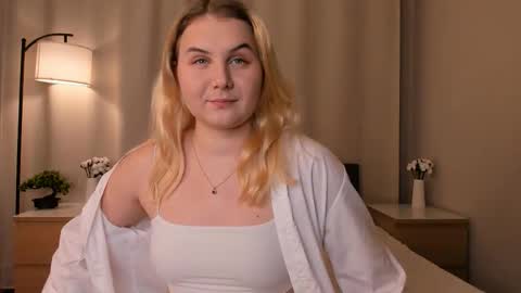 Snapshot of aishaspeak chatting on November 18, 8:35 pm Hermione online show from November 18, 8:35 pm