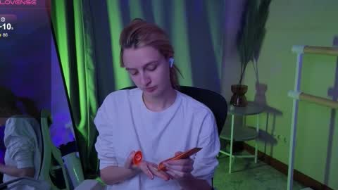 aishiro online show from November 28, 9:12 am