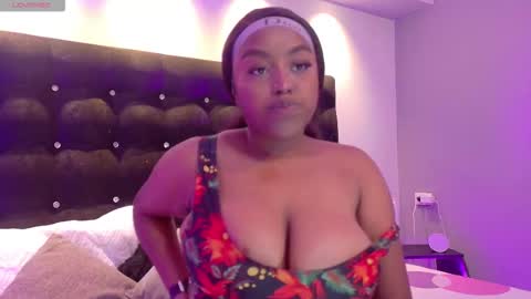 Snapshot of aitanaoliveira_ chatting on February 7, 7:50 pm Aitana online show from February 7, 7:50 pm