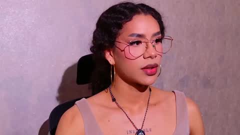 Snapshot of aivadumont chatting on February 8, 7:17 pm Queen Dumont online show from February 8, 7:17 pm