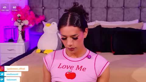 Snapshot of aivadumont chatting on February 20, 1:35 am Queen Dumont online show from February 20, 1:35 am