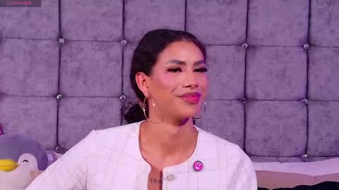 Snapshot of aivadumont chatting on February 24, 12:08 am Queen Dumont online show from February 24, 12:08 am