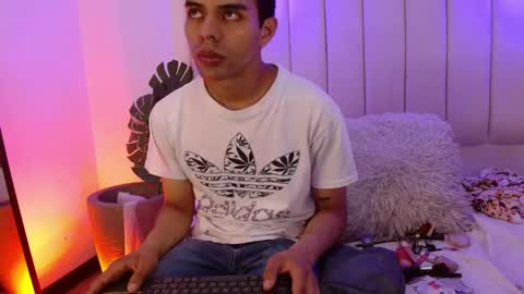 aji_golds online show from May 19, 6:36 pm