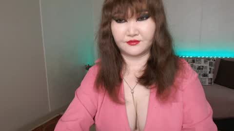 Snapshot of akanire chatting on June 9, 5:19 am Shelly online show from June 9, 5:19 am