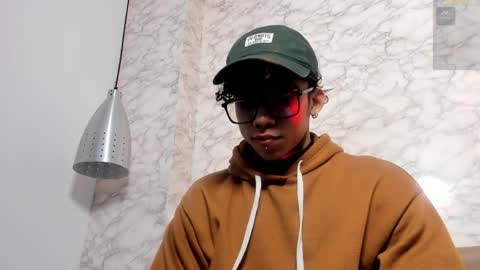 akazaboy online show from April 11, 5:12 am