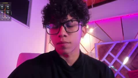 akazaboy online show from April 16, 5:52 am