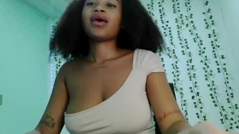 akemy_saunderz online show from May 26, 2:51 am