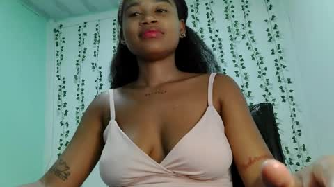akemy_saunderz online show from May 27, 7:44 pm