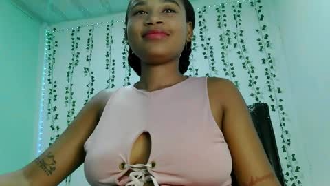 Snapshot of akemy_saunderz chatting on June 6, 3:22 am akemy_saunderz online show from June 6, 3:22 am