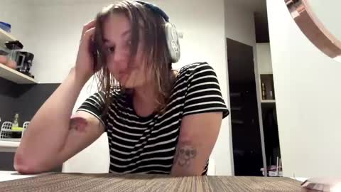 Snapshot of akikovorpahl chatting on May 28, 7:11 pm Marry online show from May 28, 7:11 pm