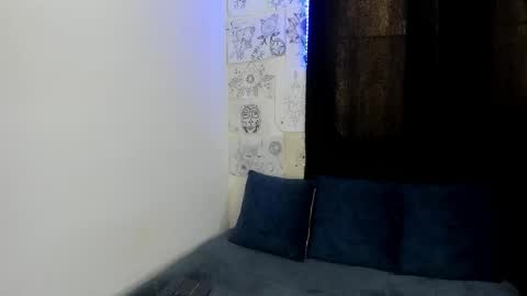 Snapshot of akila_clive chatting on February 19, 8:49 pm carolina online show from February 19, 8:49 pm