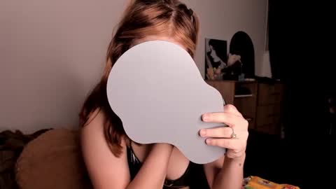 akirahattori__ online show from February 8, 4:05 am