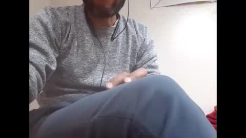 Snapshot of akram_40 chatting on March 7, 8:22 pm Brown arab man online show from March 7, 8:22 pm