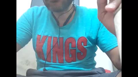 Snapshot of akram_40 chatting on October 12, 6:51 pm Brown arab man online show from October 12, 6:51 pm