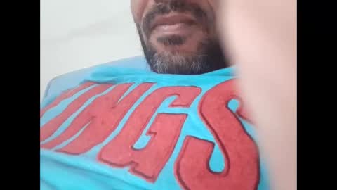 Snapshot of akram_40 chatting on October 29, 10:22 pm Brown arab man online show from October 29, 10:22 pm