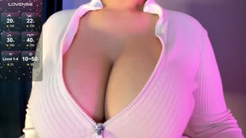Snapshot of akura_01 chatting on October 13, 5:40 am Akura is here 3 online show from October 13, 5:40 am