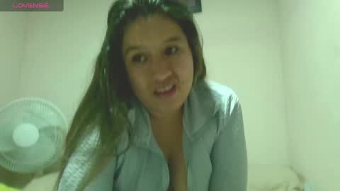 Snapshot of alahia_fox chatting on December 28, 5:44 am alahia online show from December 28, 5:44 am