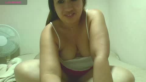 Snapshot of alahia_fox chatting on December 29, 1:56 am alahia online show from December 29, 1:56 am